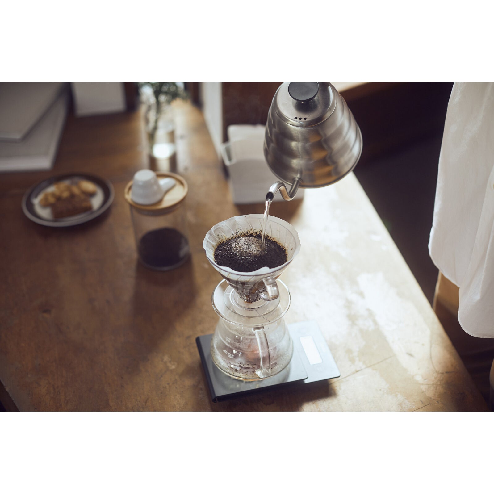 Hario -  V60 Transparent Dripper 02 for 1 to 4 Cups (Clear)